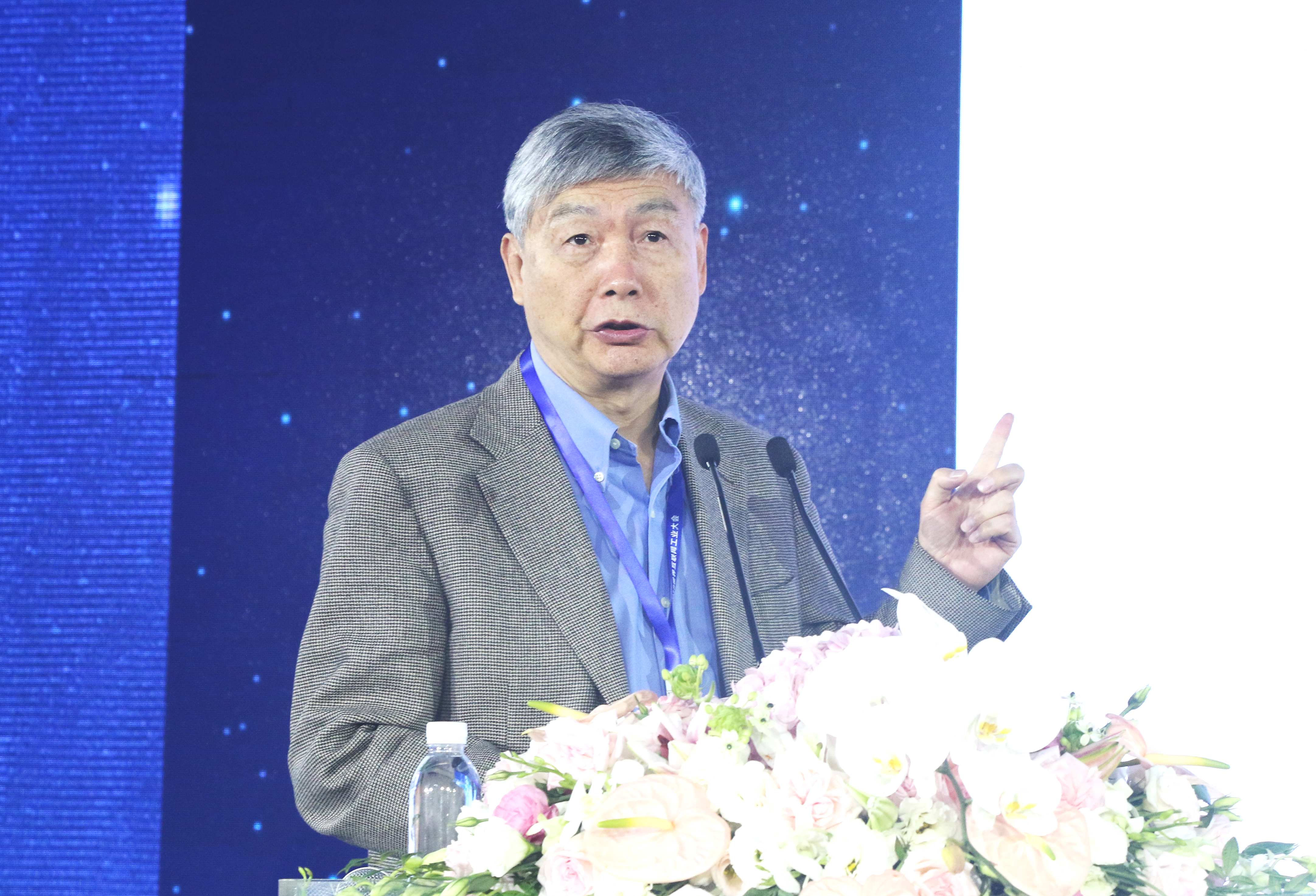 大會組委會主席、中國工程院院士、中國機械工程學會理事長 李培根先生演講。盛軍 攝02