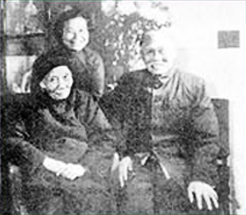 徐特立攜家人在春和樓品嘗香酥雞