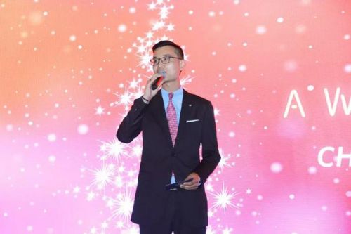 青島金沙灘希爾頓酒店總經(jīng)理梁欣先生上臺(tái)致辭。