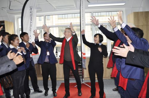 詩凱總裁Laris Overby用丹麥語為大家加油鼓勁