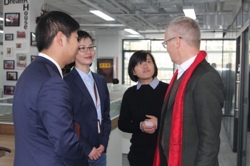 總裁Laris Overby跟中國團隊成員交流