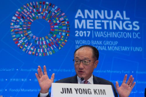 世界銀行1月7日宣布，世行行長金墉將于2月1日提前卸任。世行表示，在金墉卸任后，世行首席執行官克里斯塔利娜&middot;格奧爾基耶娃將從2月1日起擔任世行臨時行長。 