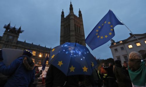 1月29日，在英國倫敦，反對&ldquo;脫歐&rdquo;的民眾聚集在議會大廈外。