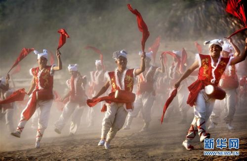 （新華全媒頭條&middot;迎接兩會特別報道&middot;圖文互動）（7）奮進，向著第一個百年奮斗目標&mdash;&mdash;寫在2019年全國兩會召開之際