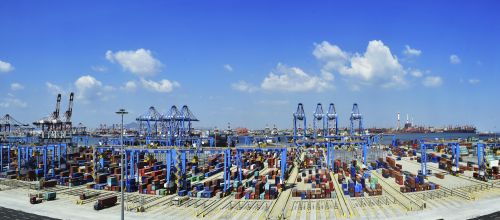 青島港全自動化碼頭