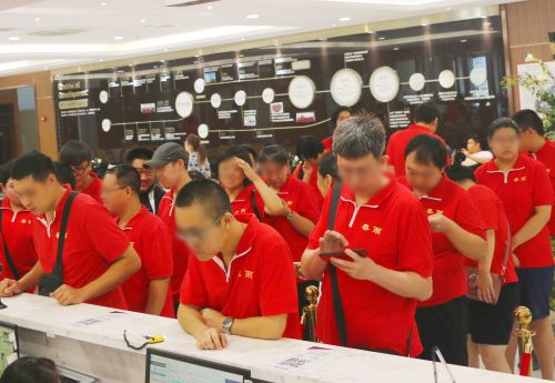 美年大健康為春雨殘疾輔助性就業中心的70余名殘疾人安排了免費健康體檢。03