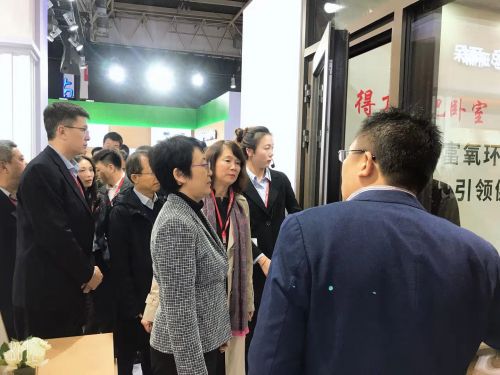 住房和城鄉建設部副部長黃艷視察青島展館