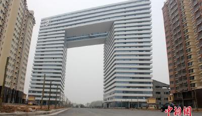 河南“板凳大樓”跨路而建 總投資約4.5億