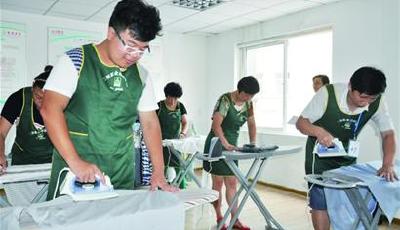 男生爭當金牌保姆