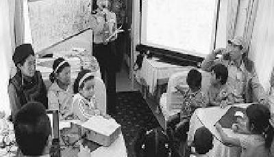 列車上的“開學第一課”