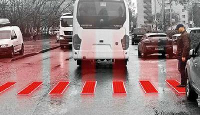 俄設(shè)計師發(fā)明智能斑馬線 行人通過時變紅