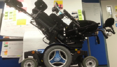 英特爾與霍金共同開發聯網輪椅