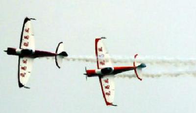 鄭州航空嘉年華上演精彩"空中芭蕾"