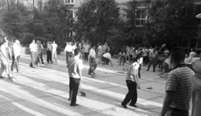 藍(lán)翔副校長(zhǎng)率師生赴河南與校長(zhǎng)岳父斗毆（組圖）