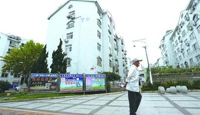 舊樓裝電梯進(jìn)展緩慢 存在成本鄰里協(xié)調(diào)審批等因素