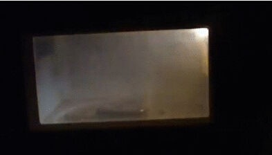 網(wǎng)友誤信傳言微波爐中給iPhone6充電致?lián)p毀(圖)
