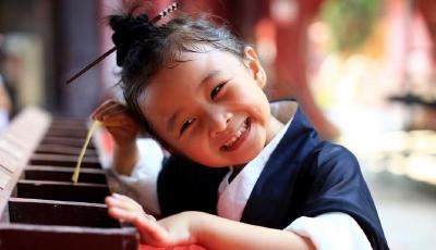 撫琴習武 武漢"小道姑"萌翻網友