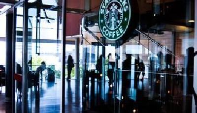 星巴克的“壞”定位：把全國的咖啡店帶進(jìn)溝里