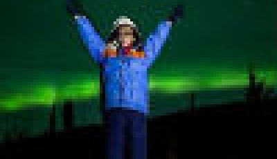 美男孩失明前想看北極光航空公司贈機票幫圓夢