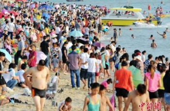 國慶7天全國124個景區門票收入逾16億 同比降2.43%