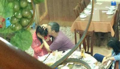 川美副教授被指強吻2名女子 回應稱在哄她們