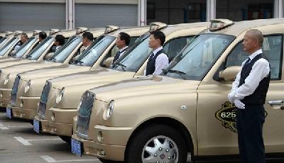 土豪金老爺出租車亮相上海 起步價(jià)18元超拉風(fēng)