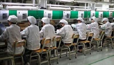 富士康百萬機器人計劃遇挫 新iPhone還需人力造