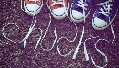 匡威就山寨帆布鞋泛濫起訴沃爾瑪等