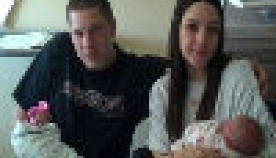 美國女孩懷孕竟不知 就醫看“胃疼” 產雙胞胎