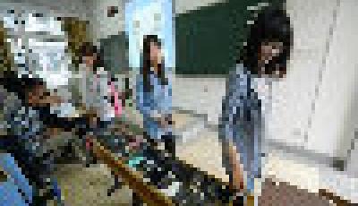 湖南一高校：“低頭族” 有救了 課前先交手機