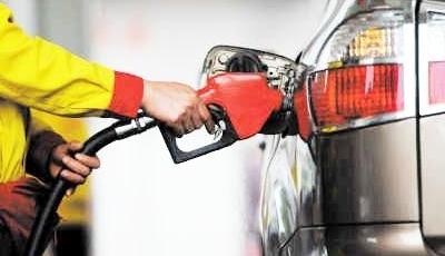 發改委：明起汽柴油價每噸分別降300元和290元