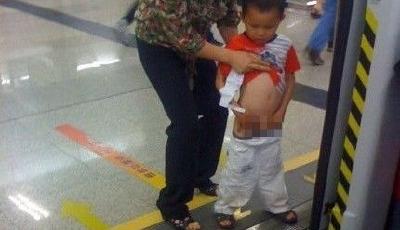 山西男童在臺(tái)餐廳撒尿噴到菜 其母要求免費(fèi)更換