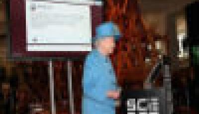 英女王發首條推特消息 贊2.8萬次轉發2.9萬次 