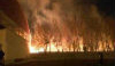 愛的代價 大一男生向學姐表白放煙花引發大火