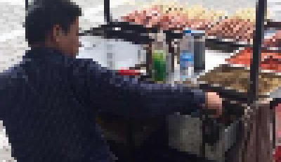 “霸氣” 商販對講機防城管 1公里通話無障礙