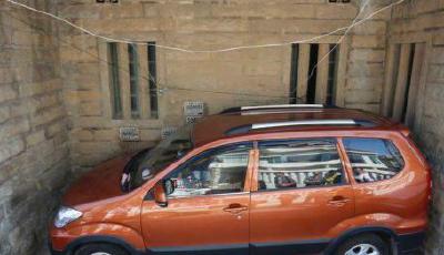 福建停車之神倒車神技引膜拜 三把停進(jìn)彈丸之地 