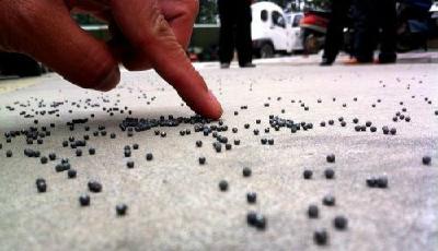 鄭州一小區(qū)離靶場太近 院內(nèi)常下“鉛彈雨”