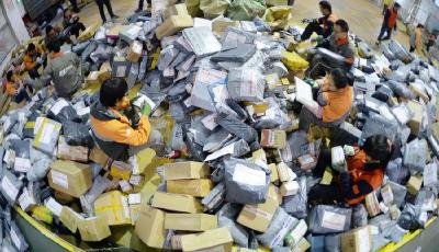 你剁手他短腿 快遞小哥月入過萬是傳說