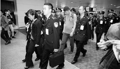 外逃美女老板送外賣 富婆墮落變鄉村婦女咎由自取