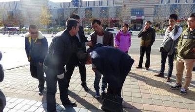 "小伙跪求女友30天"不實 原圖遭同事"偷傳"