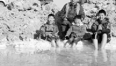 鷹爸帶6歲男童徒步羅布泊：不是冒險是探險