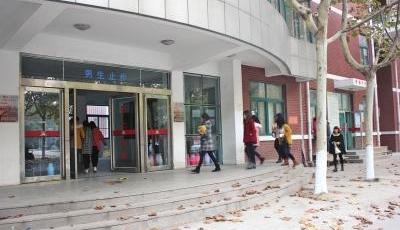 男生當眾表白被開除稱不后悔 女方稱其偏激