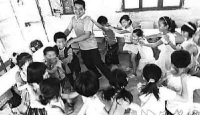 大學生一天打6份工資助41名貧困生 月花200元