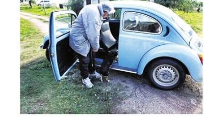 世界上最窮總統(tǒng)不賣“豪車” 唯一破車朋友湊份子買 