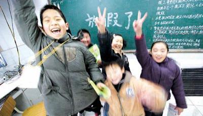 搶票大戰(zhàn)正酣 超長(zhǎng)寒假學(xué)子"帶啥"回家