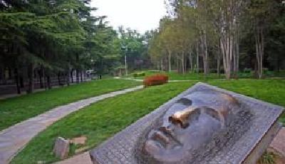 清華成中國大學"首富" 辦學經費高達82億