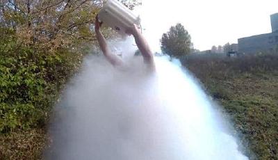 零下195度 俄科學家用液氮參加冰桶挑戰