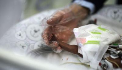 五難關難阻親情 “筷子娃娃”盼生命奇跡