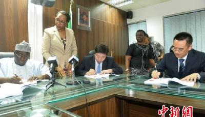 中國鐵建簽?zāi)崛绽麃嗚F路"大單" 合同額近120億美元