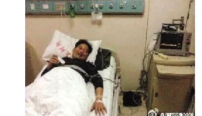 教授拍“病床照”微博向學生請假 學生送祝福